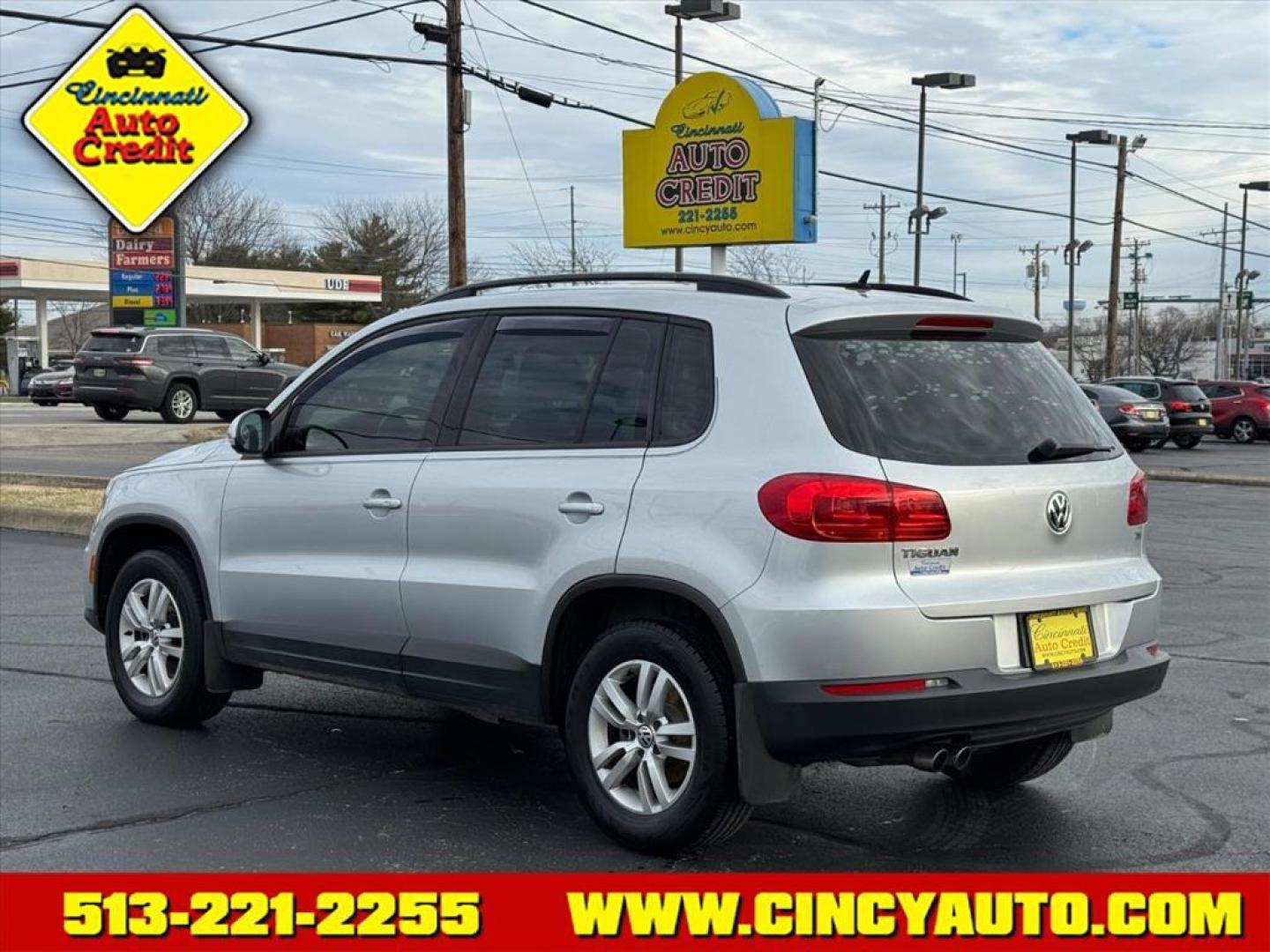 2016 Reflex Silver Metallic 8e8e Volkswagen Tiguan 2.0T SEL (WVGAV7AX8GW) with an 2.0L 2.0L Turbo I4 200hp 207ft. lbs. Direct Injection engine, 6-speed Automatic with Tiptronic transmission, located at 5489 Dixie Highway, Fairfield, OH, 45014, (513) 221-2255, 39.333084, -84.523834 - Photo#2
