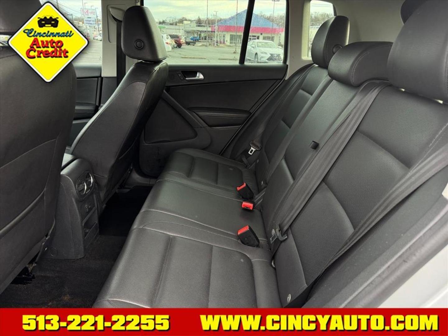 2016 Reflex Silver Metallic 8e8e Volkswagen Tiguan 2.0T SEL (WVGAV7AX8GW) with an 2.0L 2.0L Turbo I4 200hp 207ft. lbs. Direct Injection engine, 6-speed Automatic with Tiptronic transmission, located at 5489 Dixie Highway, Fairfield, OH, 45014, (513) 221-2255, 39.333084, -84.523834 - Photo#4