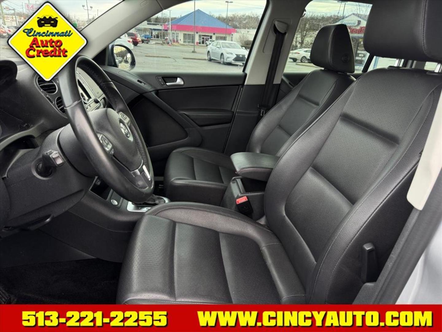 2016 Reflex Silver Metallic 8e8e Volkswagen Tiguan 2.0T SEL (WVGAV7AX8GW) with an 2.0L 2.0L Turbo I4 200hp 207ft. lbs. Direct Injection engine, 6-speed Automatic with Tiptronic transmission, located at 5489 Dixie Highway, Fairfield, OH, 45014, (513) 221-2255, 39.333084, -84.523834 - Photo#5