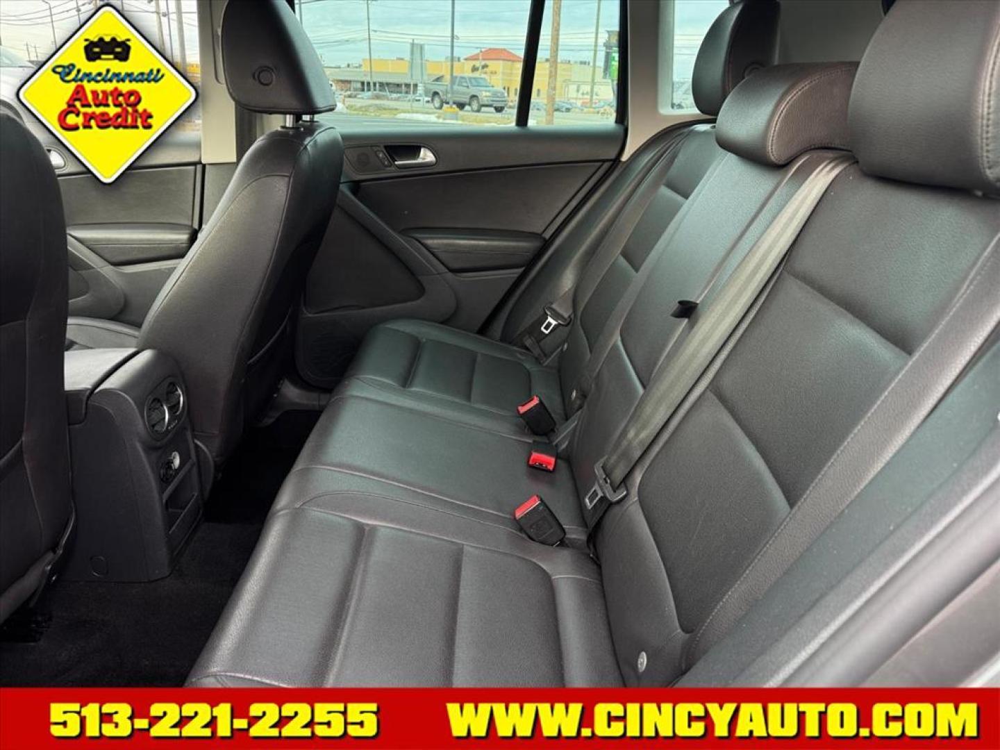2014 Pepper Gray U5u5 Volkswagen Tiguan SEL (WVGAV3AXXEW) with an 2.0L 2.0L Turbo I4 200hp 207ft. lbs. Direct Injection engine, 6-speed Automatic with Tiptronic transmission, located at 5489 Dixie Highway, Fairfield, OH, 45014, (513) 221-2255, 39.333084, -84.523834 - Photo#4