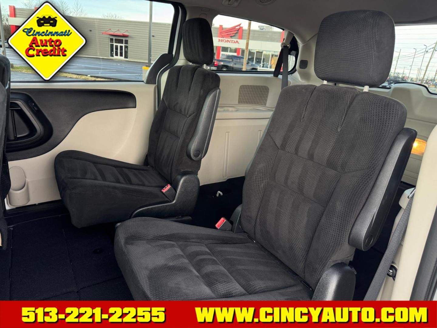 2016 Bright White Clear Coat Pw7 Dodge Grand Caravan SXT (2C4RDGCG4GR) with an 3.6L Pentastar 3.6L Flex Fuel V6 283hp 260ft. lbs. Sequential Multiport Fuel Injection engine, 6-Speed Shiftable Automatic transmission, located at 5489 Dixie Highway, Fairfield, OH, 45014, (513) 221-2255, 39.333084, -84.523834 - Photo#4