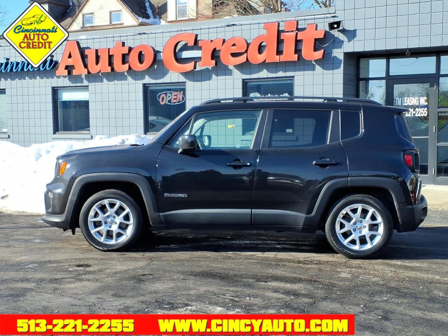 2019 Black Jeep Renegade Latitude (ZACNJABB2KP) with an 2.4L Tigershark 2.4L I4 180hp 175ft. lbs. Sequential Multiport Fuel Injection engine, 9-Speed Shiftable Automatic transmission, located at 2813 Gilbert Avenue, Cincinnati, OH, 45206, (513) 221-2255, 39.130219, -84.489189 - Photo#1