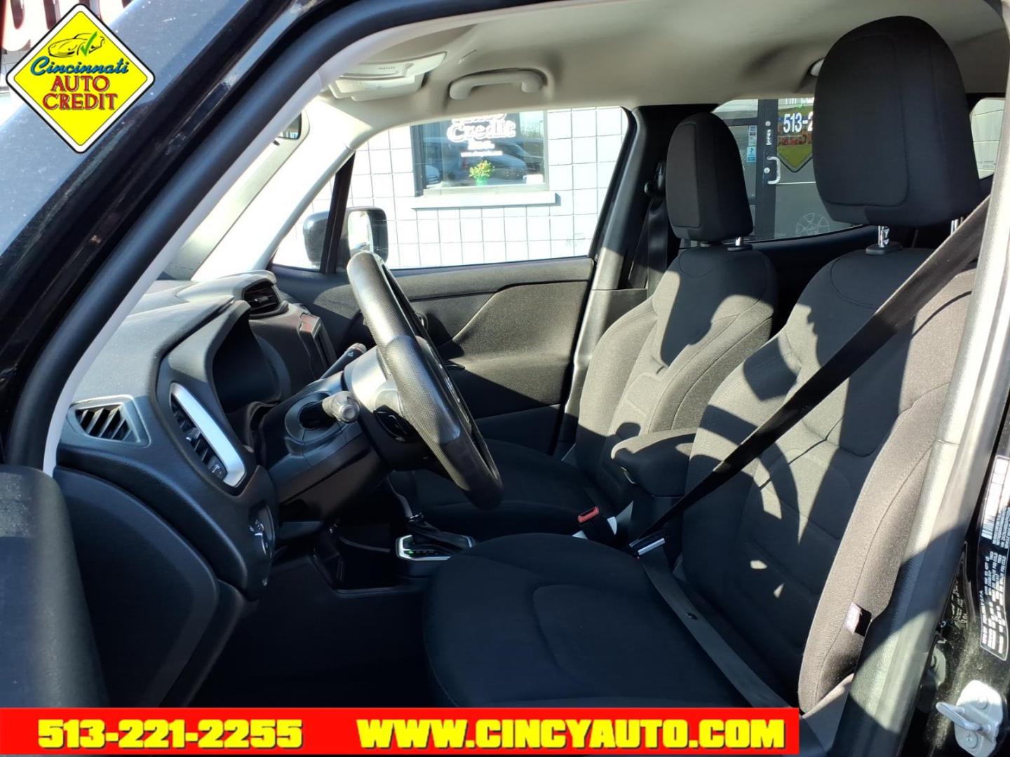 2019 Black Jeep Renegade Latitude (ZACNJABB2KP) with an 2.4L Tigershark 2.4L I4 180hp 175ft. lbs. Sequential Multiport Fuel Injection engine, 9-Speed Shiftable Automatic transmission, located at 2813 Gilbert Avenue, Cincinnati, OH, 45206, (513) 221-2255, 39.130219, -84.489189 - Photo#5