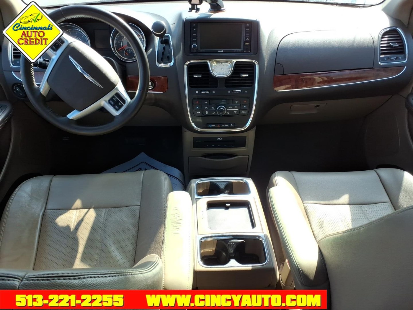 2013 Brilliant Black Crystal Pearl Coat Chrysler Town and Country Touring-L (2C4RC1CG9DR) with an 3.6L Pentastar 3.6L Flex Fuel V6 283hp 260ft. lbs. Sequential Multiport Fuel Injection engine, 6-Speed Shiftable Automatic transmission, located at 2813 Gilbert Avenue, Cincinnati, OH, 45206, (513) 221-2255, 39.130219, -84.489189 - Photo#3