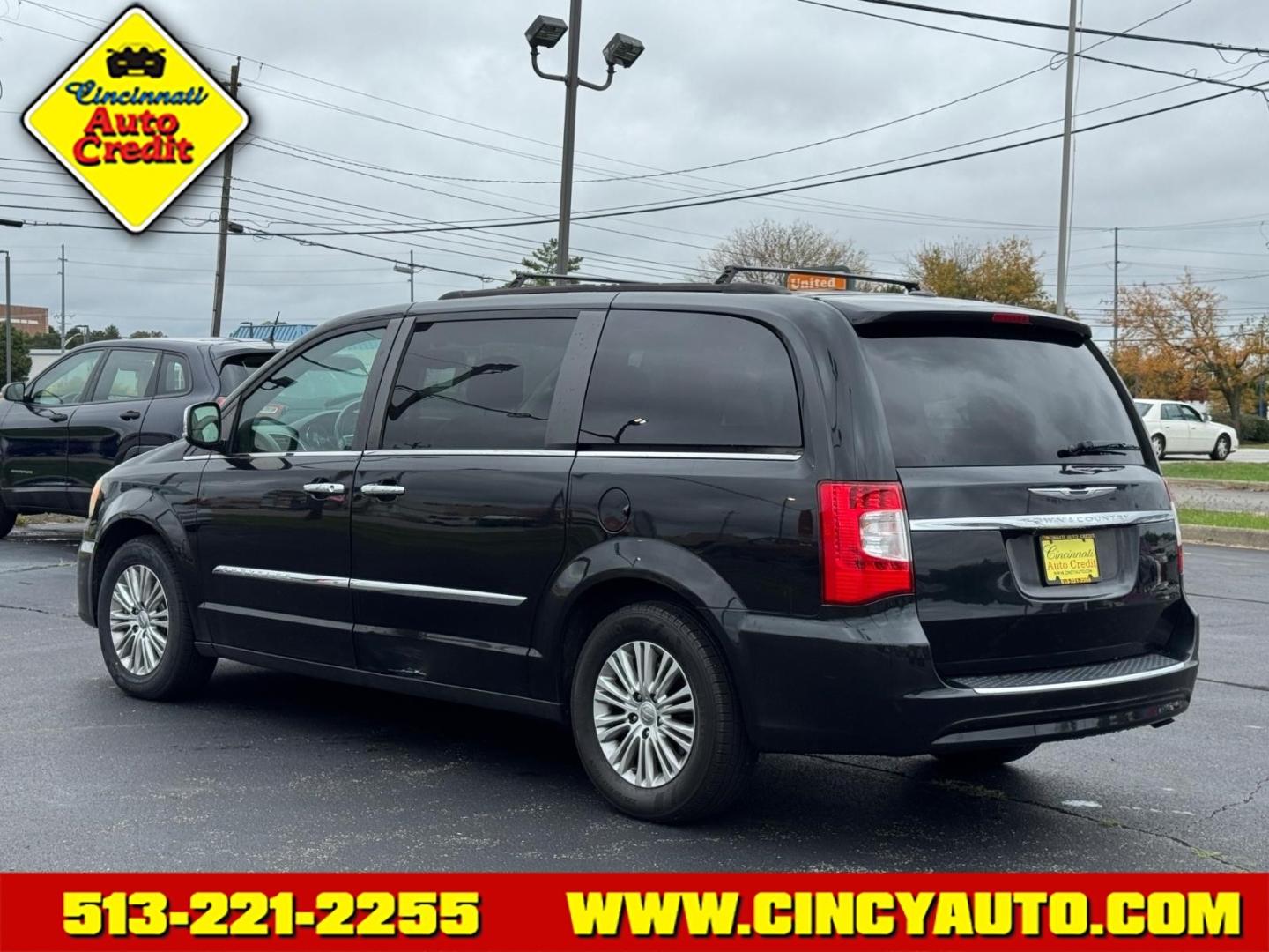 2013 Brilliant Black Crystal Pearl Coat Pxr Chrysler Town and Country Touring-L (2C4RC1CG9DR) with an 3.6L Pentastar 3.6L Flex Fuel V6 283hp 260ft. lbs. Sequential Multiport Fuel Injection engine, 6-Speed Shiftable Automatic transmission, located at 5489 Dixie Highway, Fairfield, OH, 45014, (513) 221-2255, 39.333084, -84.523834- Photo#2