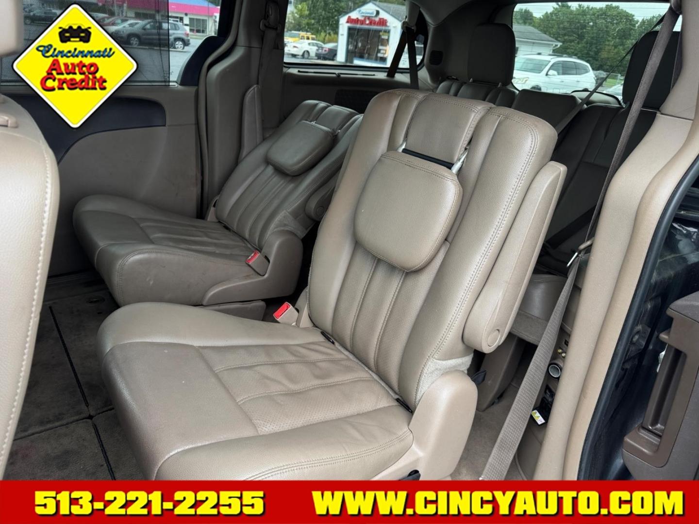 2013 Brilliant Black Crystal Pearl Coat Pxr Chrysler Town and Country Touring-L (2C4RC1CG9DR) with an 3.6L Pentastar 3.6L Flex Fuel V6 283hp 260ft. lbs. Sequential Multiport Fuel Injection engine, 6-Speed Shiftable Automatic transmission, located at 5489 Dixie Highway, Fairfield, OH, 45014, (513) 221-2255, 39.333084, -84.523834- Photo#4