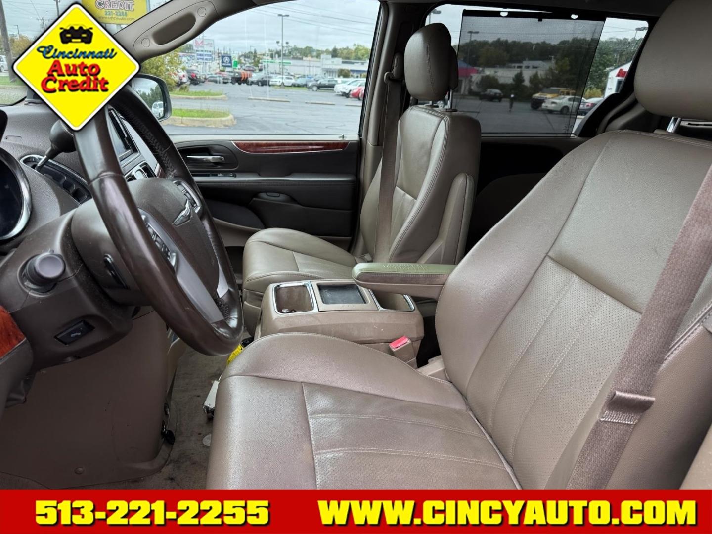 2013 Brilliant Black Crystal Pearl Coat Pxr Chrysler Town and Country Touring-L (2C4RC1CG9DR) with an 3.6L Pentastar 3.6L Flex Fuel V6 283hp 260ft. lbs. Sequential Multiport Fuel Injection engine, 6-Speed Shiftable Automatic transmission, located at 5489 Dixie Highway, Fairfield, OH, 45014, (513) 221-2255, 39.333084, -84.523834- Photo#5
