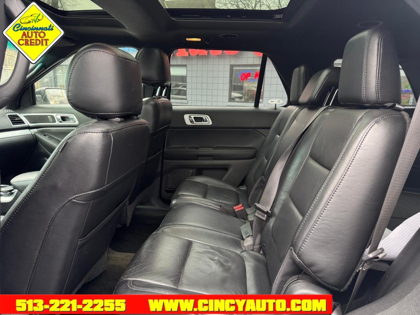 2011 White Platinum Metallic Tri-Coat Ford Explorer XLT (1FMHK8D89BG) with an 3.5L 3.5L V6 290hp 255ft. lbs. Sequential Multiport Fuel Injection engine, 6-Speed Shiftable Automatic transmission, located at 2813 Gilbert Avenue, Cincinnati, OH, 45206, (513) 221-2255, 39.130219, -84.489189 - Photo#4