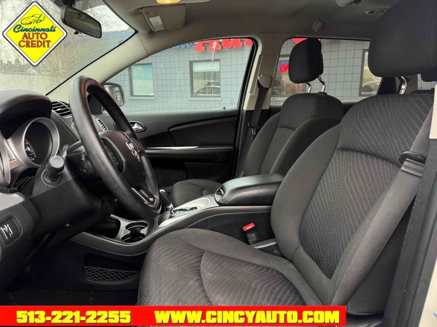 2017 Vice White Dodge Journey SE (3C4PDCAB1HT) with an 2.4L 2.4L I4 173hp 166ft. lbs. Sequential Multiport Fuel Injection engine, 4-Speed Shiftable Automatic transmission, located at 2813 Gilbert Avenue, Cincinnati, OH, 45206, (513) 221-2255, 39.130219, -84.489189 - Photo#5