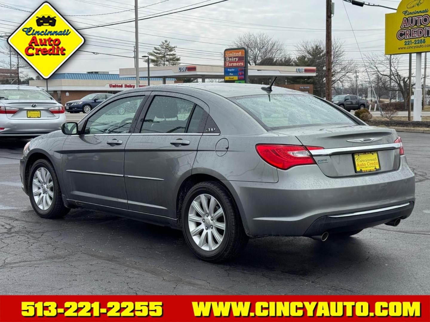 2013 Tungsten Metallic Clear Coat Chrysler 200 Touring (1C3CCBBG4DN) with an 3.6L Pentastar 3.6L Flex Fuel V6 283hp 260ft. lbs. Sequential Multiport Fuel Injection engine, 6-Speed Shiftable Automatic transmission, located at 5489 Dixie Highway, Fairfield, OH, 45014, (513) 221-2255, 39.333084, -84.523834 - Photo#2