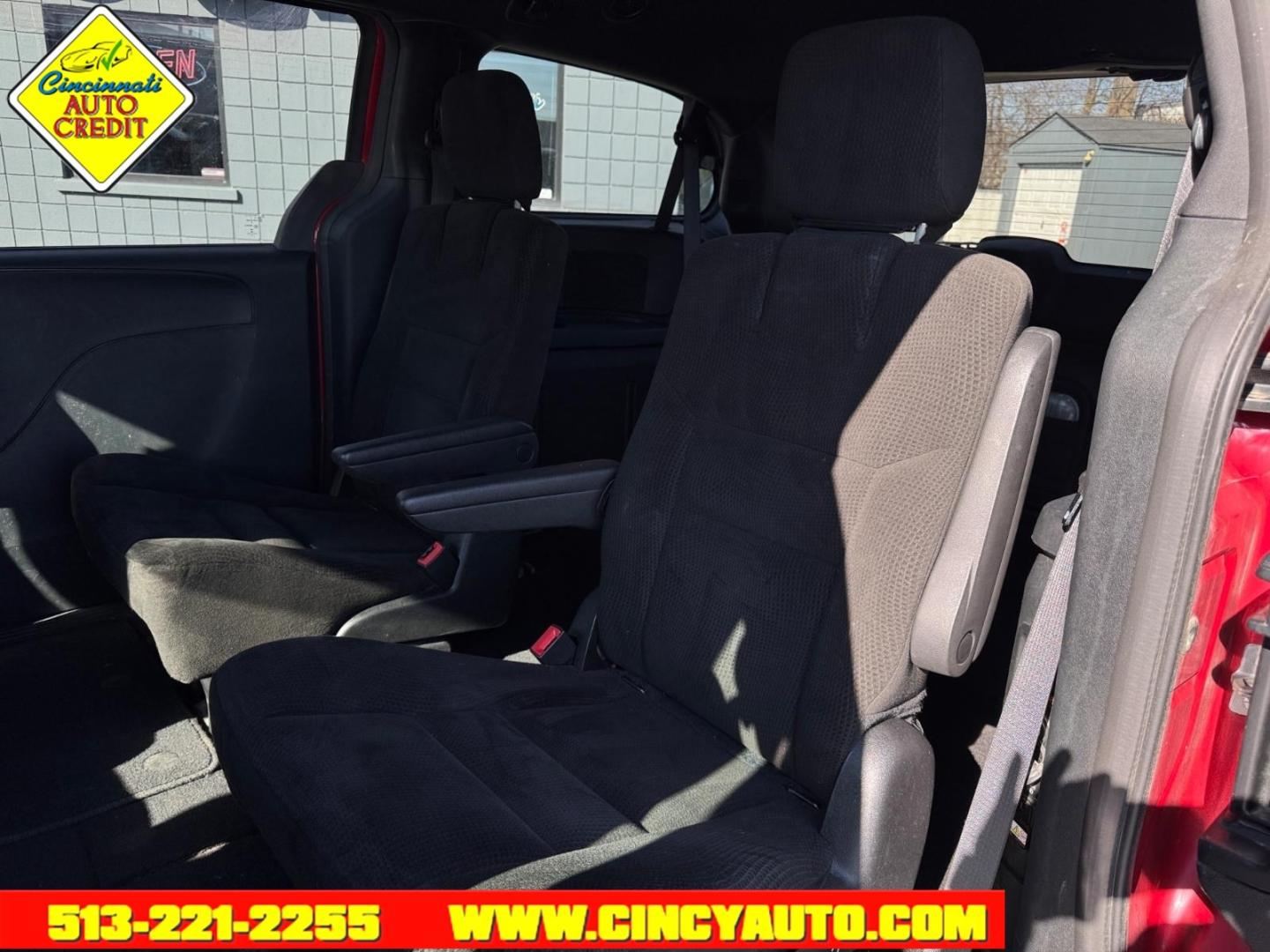 2015 Redline 2 Pearl Coat Dodge Grand Caravan SXT (2C4RDGCG6FR) with an 3.6L Pentastar 3.6L Flex Fuel V6 283hp 260ft. lbs. Sequential Multiport Fuel Injection engine, 6-Speed Shiftable Automatic transmission, located at 2813 Gilbert Avenue, Cincinnati, OH, 45206, (513) 221-2255, 39.130219, -84.489189 - Photo#4