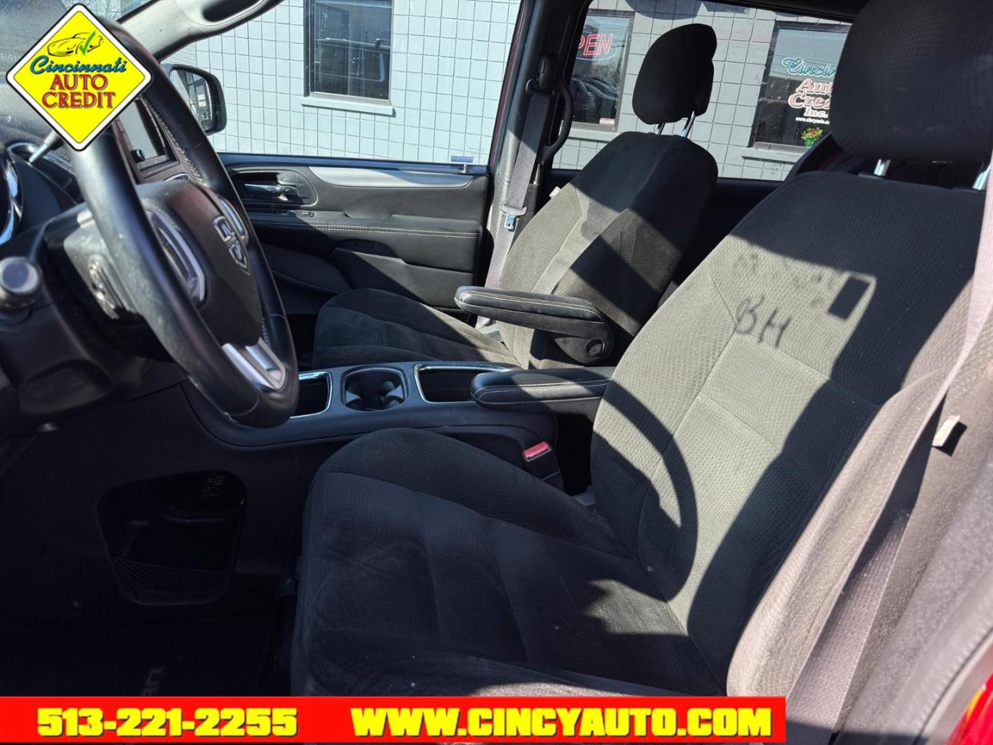2015 Redline 2 Pearl Coat Dodge Grand Caravan SXT (2C4RDGCG6FR) with an 3.6L Pentastar 3.6L Flex Fuel V6 283hp 260ft. lbs. Sequential Multiport Fuel Injection engine, 6-Speed Shiftable Automatic transmission, located at 2813 Gilbert Avenue, Cincinnati, OH, 45206, (513) 221-2255, 39.130219, -84.489189 - Photo#5