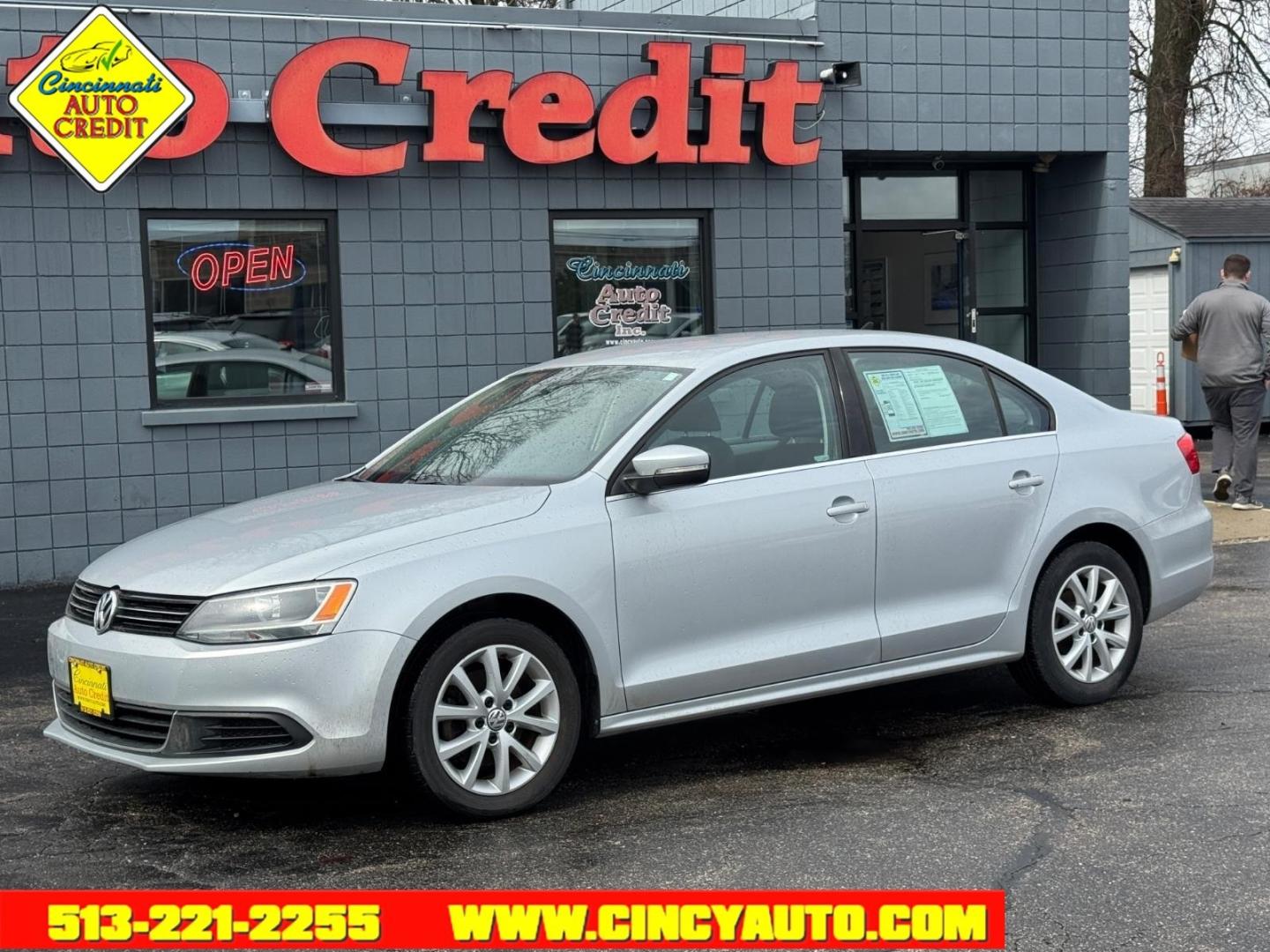 2013 Reflex Silver Metallic Volkswagen Jetta SE (3VWDX7AJ3DM) with an 2.5L 2.5L I5 170hp 177ft. lbs. Sequential Multiport Fuel Injection engine, 6-Speed Shiftable Automatic transmission, located at 2813 Gilbert Avenue, Cincinnati, OH, 45206, (513) 221-2255, 39.130219, -84.489189 - Photo#0