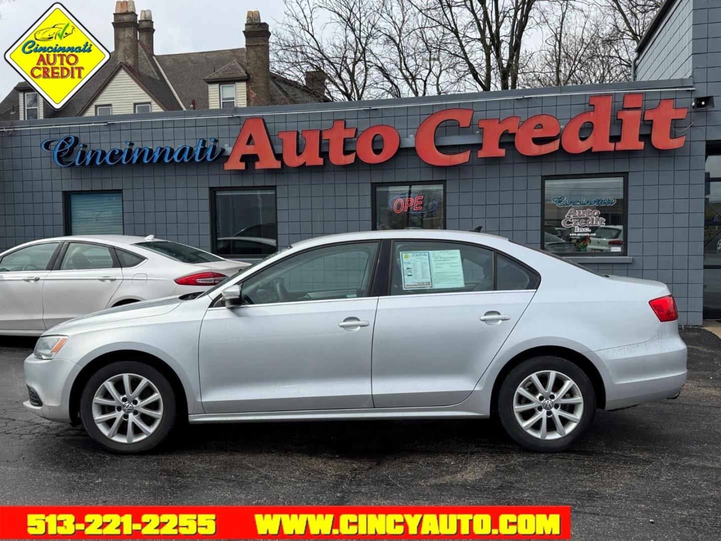 2013 Reflex Silver Metallic Volkswagen Jetta SE (3VWDX7AJ3DM) with an 2.5L 2.5L I5 170hp 177ft. lbs. Sequential Multiport Fuel Injection engine, 6-Speed Shiftable Automatic transmission, located at 2813 Gilbert Avenue, Cincinnati, OH, 45206, (513) 221-2255, 39.130219, -84.489189 - Photo#1