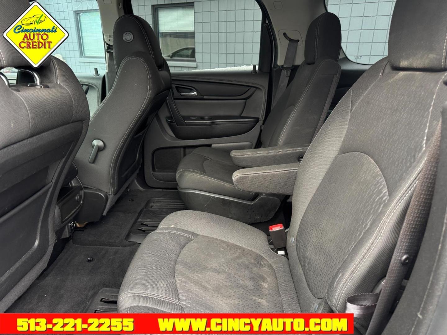 2014 Quicksilver Metallic GMC Acadia SLE-2 (1GKKRPKD5EJ) with an 3.6L 3.6L V6 288hp 270ft. lbs. Direct Injection engine, 6-Speed Shiftable Automatic transmission, located at 2813 Gilbert Avenue, Cincinnati, OH, 45206, (513) 221-2255, 39.130219, -84.489189 - Photo#4