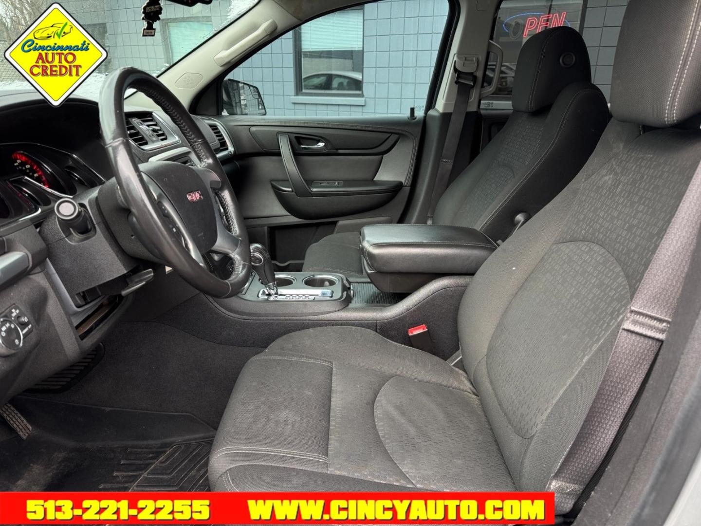 2014 Quicksilver Metallic GMC Acadia SLE-2 (1GKKRPKD5EJ) with an 3.6L 3.6L V6 288hp 270ft. lbs. Direct Injection engine, 6-Speed Shiftable Automatic transmission, located at 2813 Gilbert Avenue, Cincinnati, OH, 45206, (513) 221-2255, 39.130219, -84.489189 - Photo#5