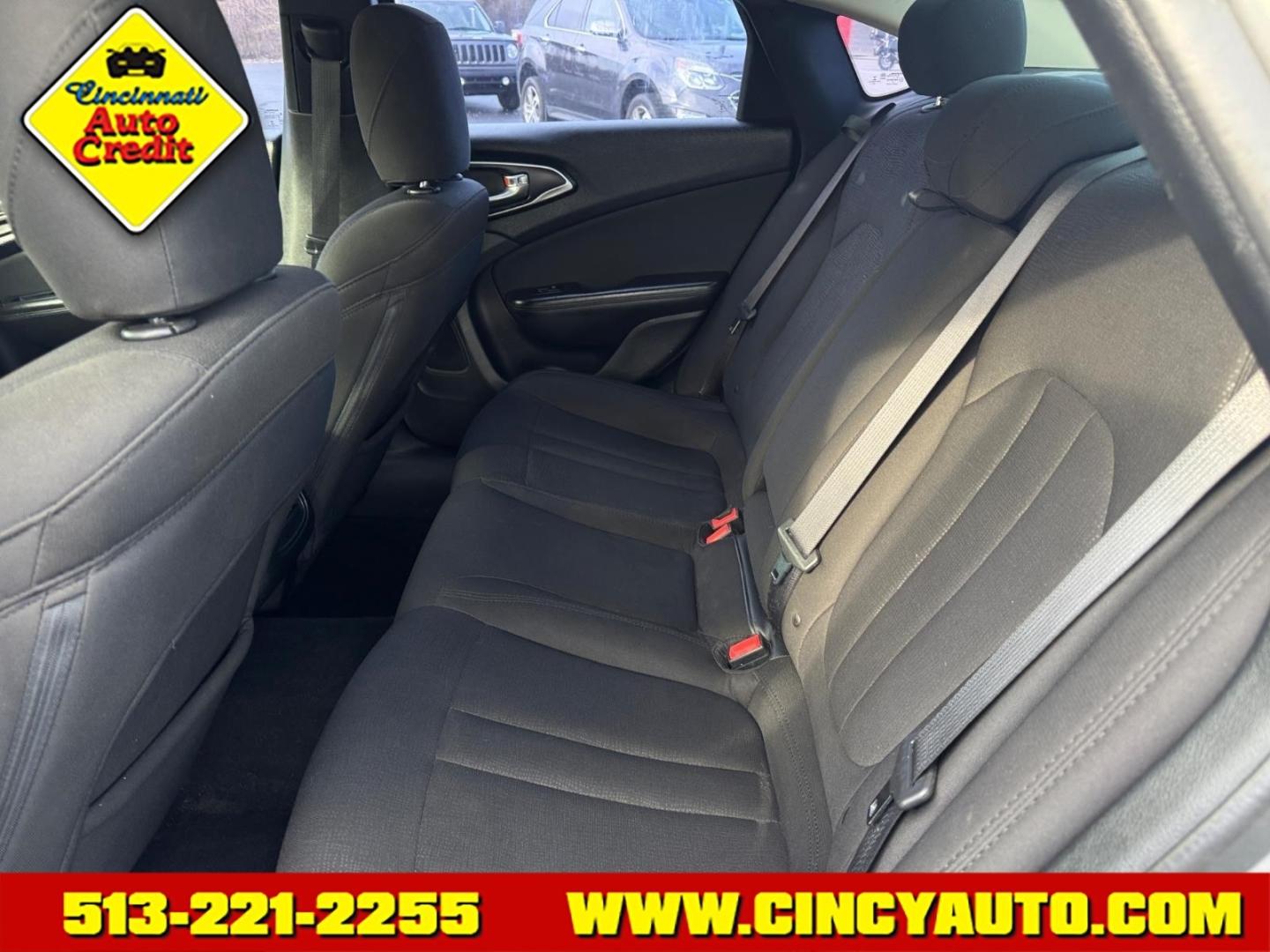 2016 Billet Silver Metallic Clear Coat Chrysler 200 LX (1C3CCCFB9GN) with an 2.4L 2.4L I4 184hp 173ft. lbs. Sequential Multiport Fuel Injection engine, 9-Speed Shiftable Automatic transmission, located at 5489 Dixie Highway, Fairfield, OH, 45014, (513) 221-2255, 39.333084, -84.523834 - Photo#4