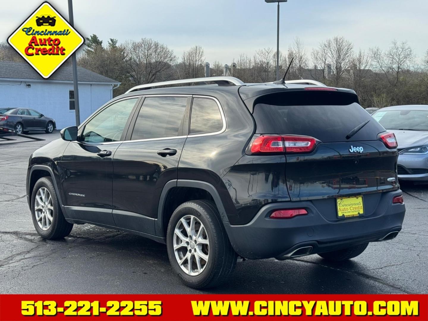 2015 Brilliant Black Crystal Pearl Coat Jeep Cherokee Latitude (1C4PJLCS8FW) with an 3.2L 3.2L V6 271hp 239ft. lbs. Sequential Multiport Fuel Injection engine, 9-Speed Shiftable Automatic transmission, located at 5489 Dixie Highway, Fairfield, OH, 45014, (513) 221-2255, 39.333084, -84.523834 - Photo#2