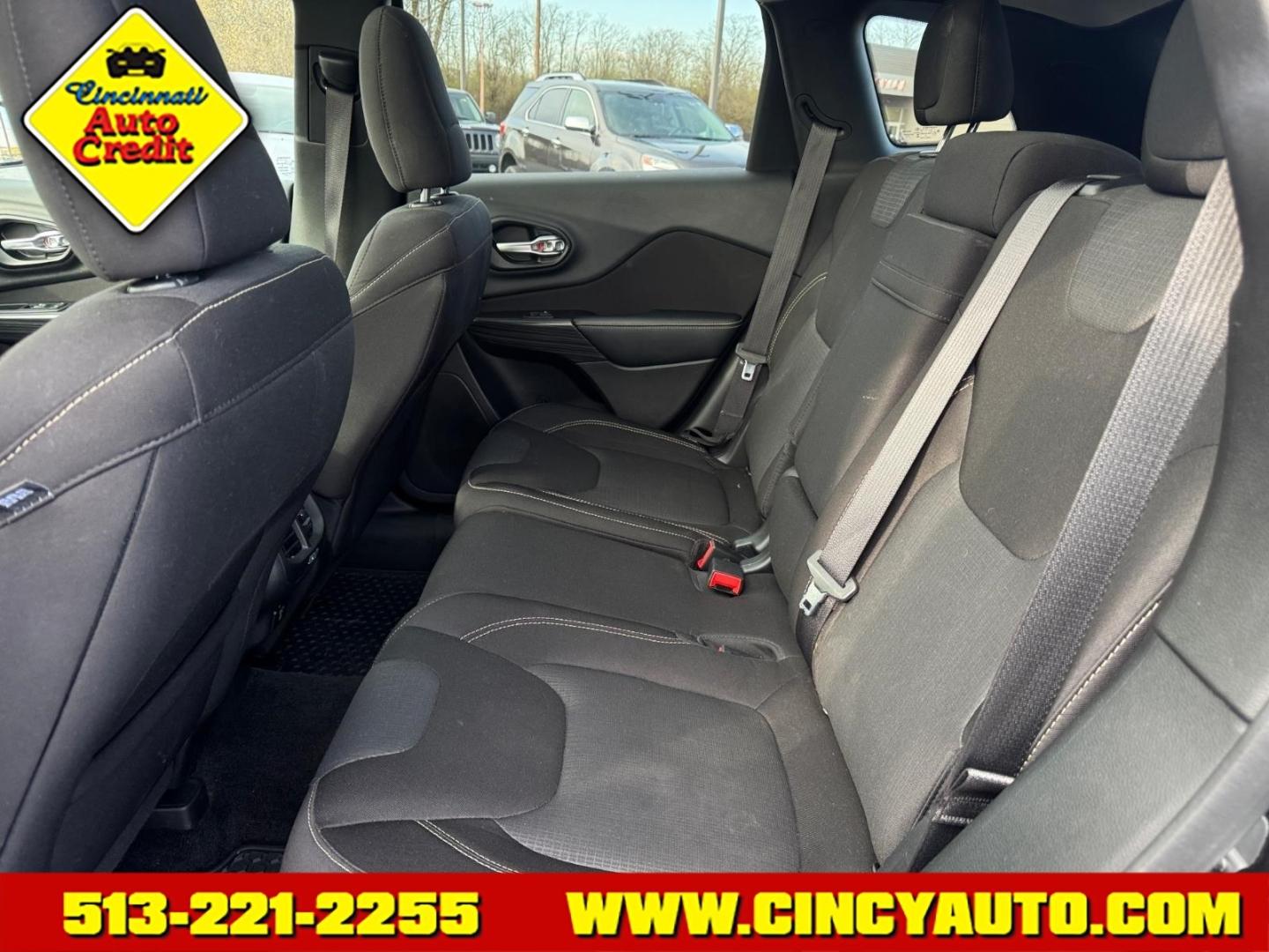 2015 Brilliant Black Crystal Pearl Coat Jeep Cherokee Latitude (1C4PJLCS8FW) with an 3.2L 3.2L V6 271hp 239ft. lbs. Sequential Multiport Fuel Injection engine, 9-Speed Shiftable Automatic transmission, located at 5489 Dixie Highway, Fairfield, OH, 45014, (513) 221-2255, 39.333084, -84.523834 - Photo#4