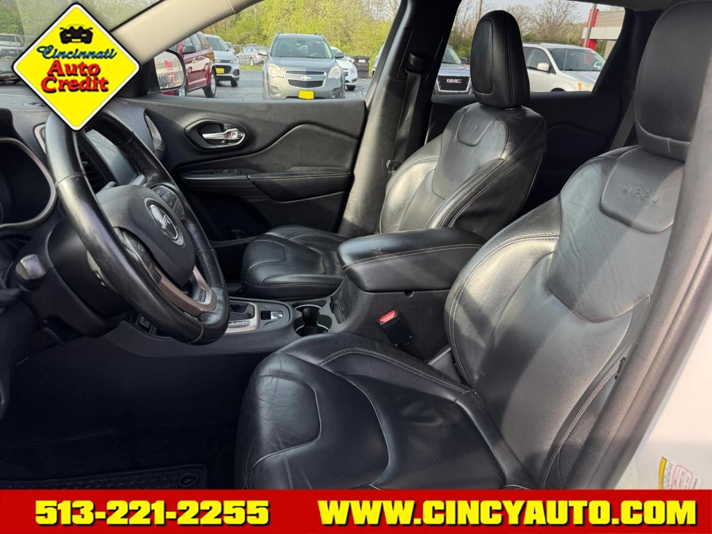 2015 Bright White Clear Coat Jeep Cherokee Latitude (1C4PJMCS3FW) with an 3.2L 3.2L V6 271hp 239ft. lbs. Sequential Multiport Fuel Injection engine, 9-Speed Shiftable Automatic transmission, located at 5489 Dixie Highway, Fairfield, OH, 45014, (513) 221-2255, 39.333084, -84.523834 - Photo#5