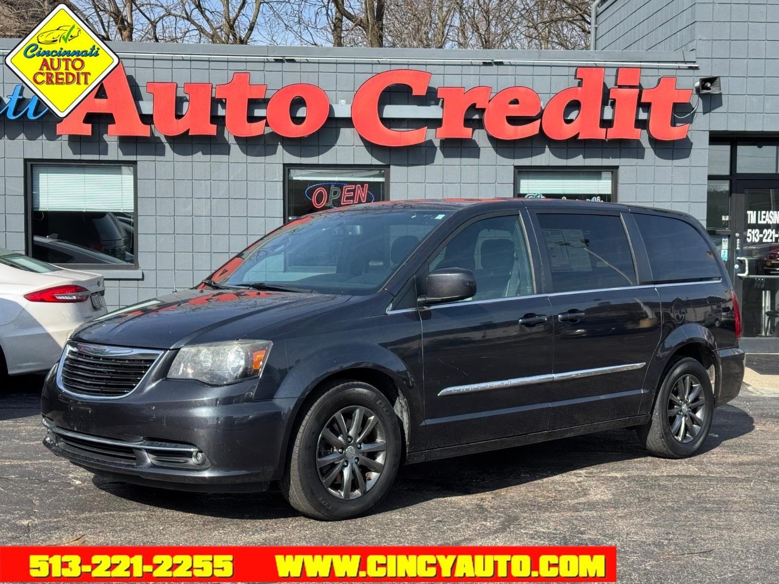 photo of 2014 Chrysler Town and Country S