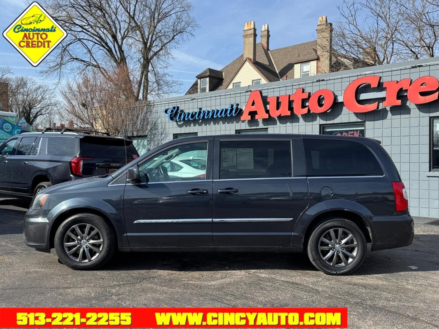 2014 Brilliant Black Crystal Pearl Coat Chrysler Town and Country S (2C4RC1HG0ER) with an 3.6L Pentastar 3.6L Flex Fuel V6 283hp 260ft. lbs. Sequential Multiport Fuel Injection engine, 6-Speed Shiftable Automatic transmission, located at 2813 Gilbert Avenue, Cincinnati, OH, 45206, (513) 221-2255, 39.130219, -84.489189 - Photo#1