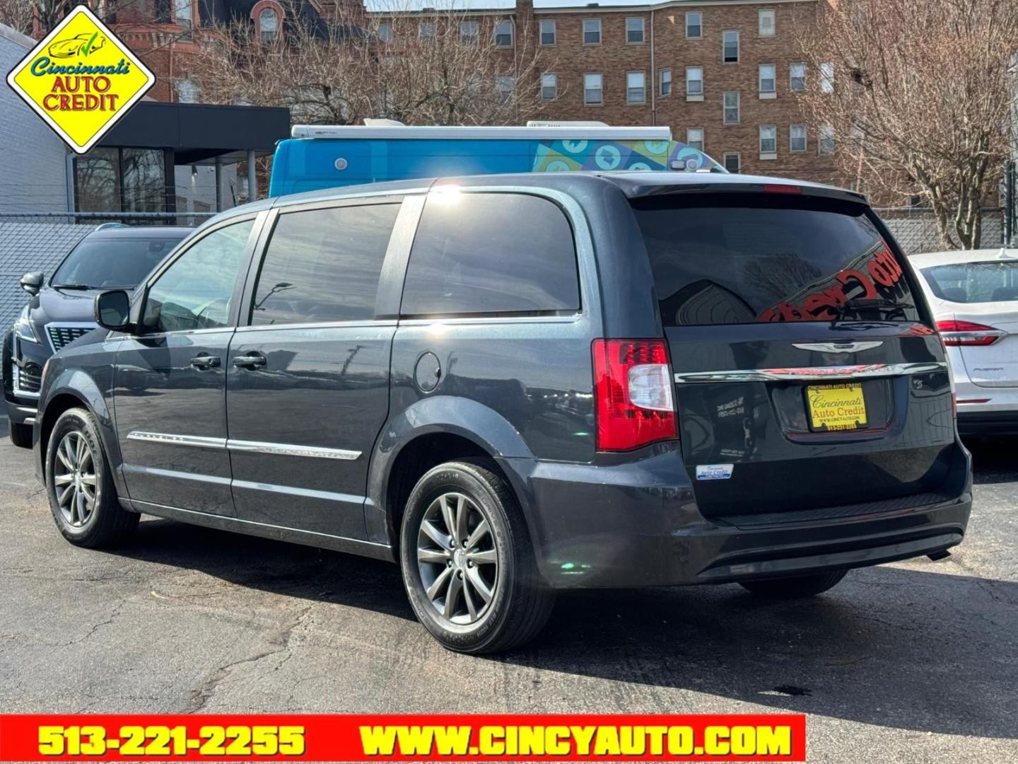 2014 Brilliant Black Crystal Pearl Coat Chrysler Town and Country S (2C4RC1HG0ER) with an 3.6L Pentastar 3.6L Flex Fuel V6 283hp 260ft. lbs. Sequential Multiport Fuel Injection engine, 6-Speed Shiftable Automatic transmission, located at 2813 Gilbert Avenue, Cincinnati, OH, 45206, (513) 221-2255, 39.130219, -84.489189 - Photo#2
