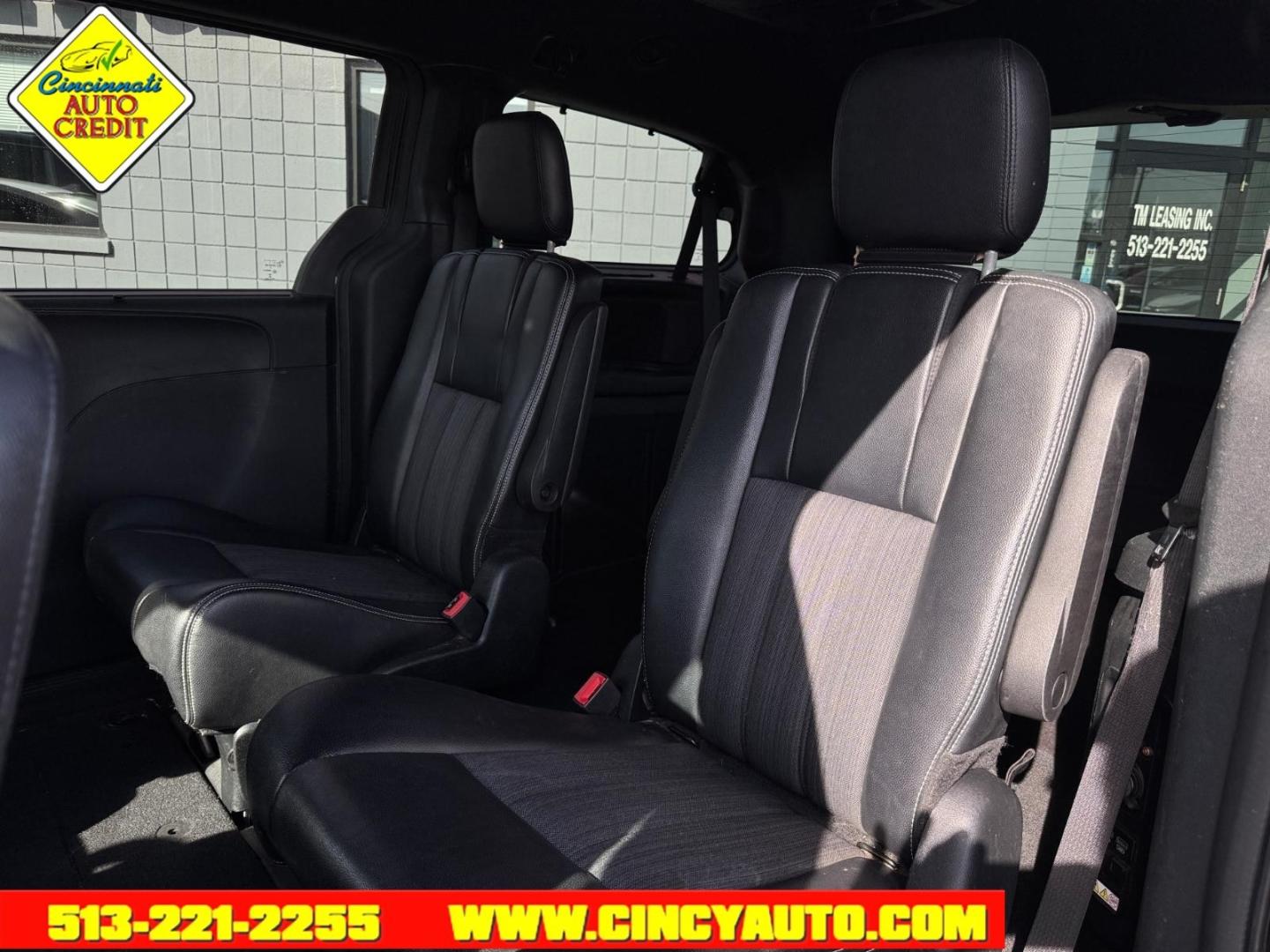 2014 Brilliant Black Crystal Pearl Coat Chrysler Town and Country S (2C4RC1HG0ER) with an 3.6L Pentastar 3.6L Flex Fuel V6 283hp 260ft. lbs. Sequential Multiport Fuel Injection engine, 6-Speed Shiftable Automatic transmission, located at 2813 Gilbert Avenue, Cincinnati, OH, 45206, (513) 221-2255, 39.130219, -84.489189 - Photo#4