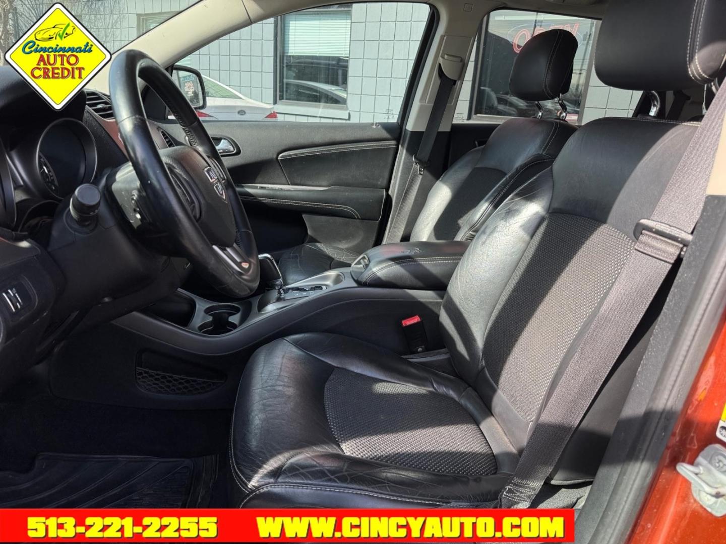 2014 Copperhead Pearl Coat Dodge Journey Crossroad (3C4PDDGGXET) with an 3.6L Pentastar 3.6L V6 283hp 260ft. lbs. Sequential Multiport Fuel Injection engine, 6-Speed Shiftable Automatic transmission, located at 2813 Gilbert Avenue, Cincinnati, OH, 45206, (513) 221-2255, 39.130219, -84.489189 - Photo#5