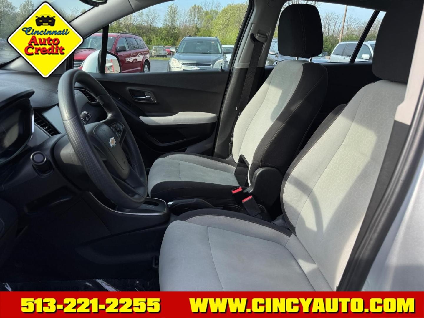 2017 Summit White Chevrolet Trax LS (3GNCJNSB8HL) with an 1.4L Ecotec 1.4L Turbo I4 138hp 148ft. lbs. Sequential Multiport Fuel Injection engine, 6-Speed Shiftable Automatic transmission, located at 5489 Dixie Highway, Fairfield, OH, 45014, (513) 221-2255, 39.333084, -84.523834 - Photo#5