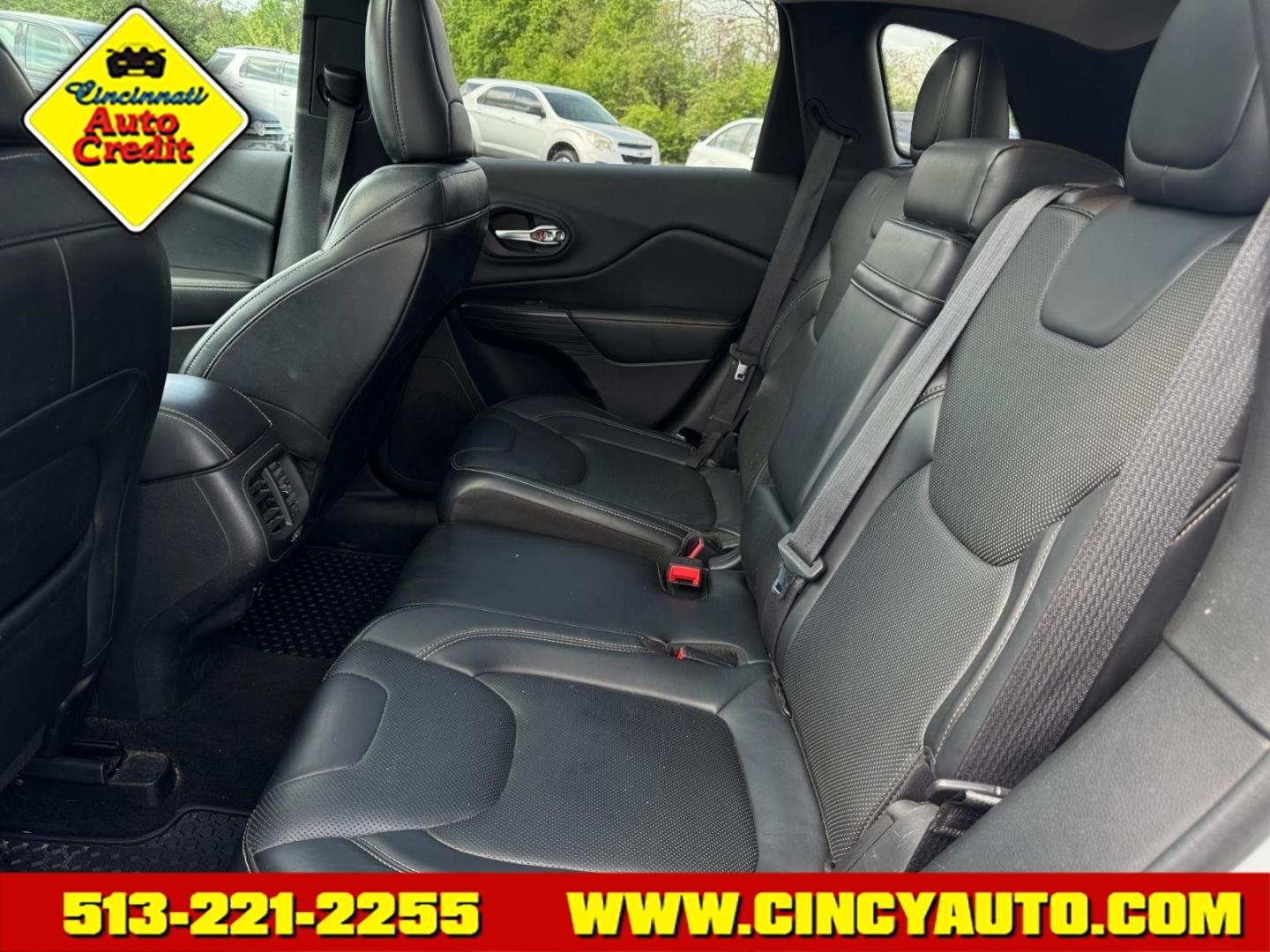 2014 Bright White Clear Coat Pw7 Jeep Cherokee Limited (1C4PJMDB1EW) with an 2.4L 2.4L I4 180hp 171ft. lbs. Sequential Multiport Fuel Injection engine, 9-Speed Shiftable Automatic transmission, located at 5489 Dixie Highway, Fairfield, OH, 45014, (513) 221-2255, 39.333084, -84.523834 - Photo#4