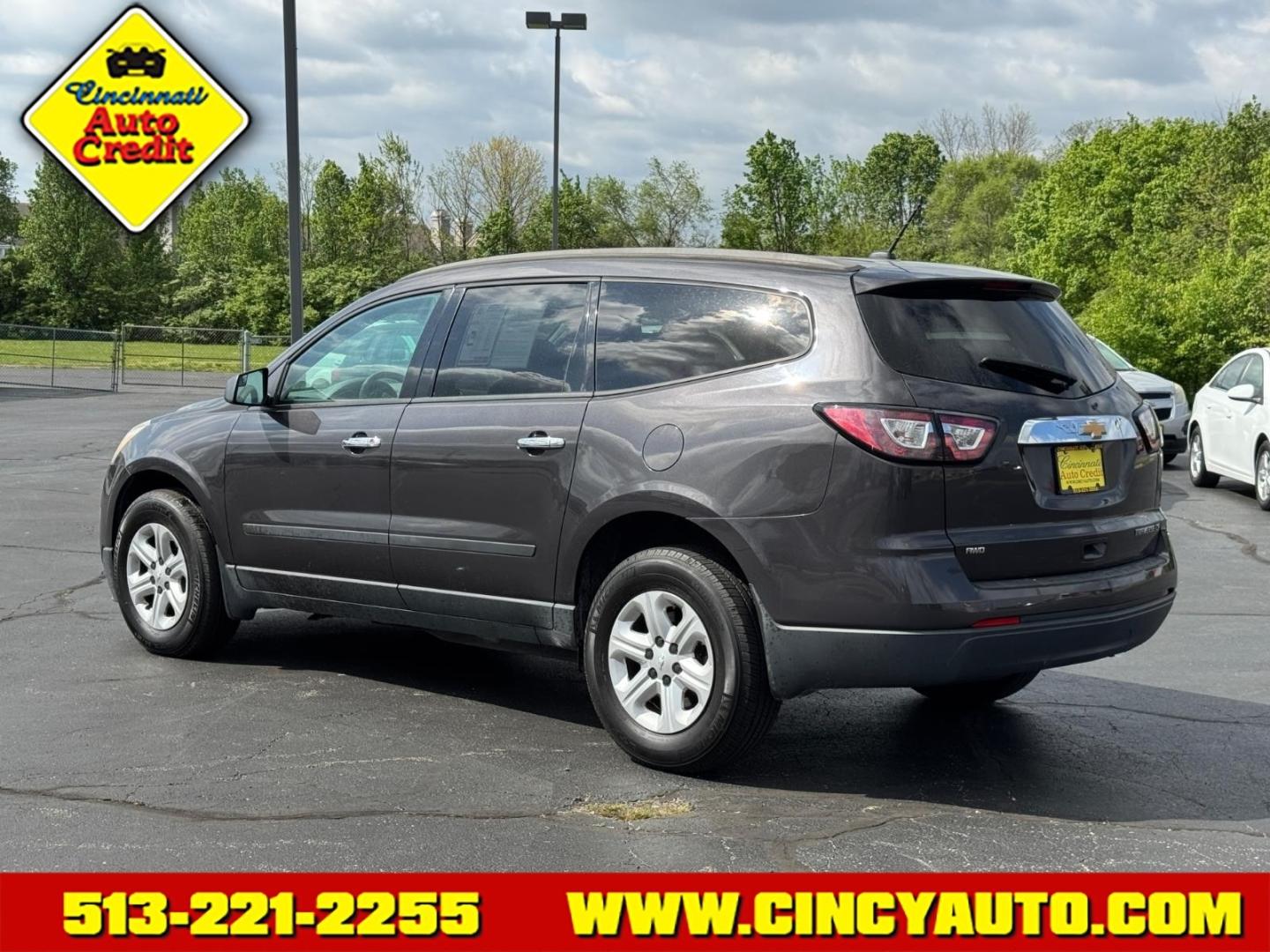 2013 Cyber Gray Metallic 57u Chevrolet Traverse LS (1GNKVFKD7DJ) with an 3.6L 3.6L V6 281hp 266ft. lbs. Direct Injection engine, 6-Speed Shiftable Automatic transmission, located at 5489 Dixie Highway, Fairfield, OH, 45014, (513) 221-2255, 39.333084, -84.523834 - Photo#2