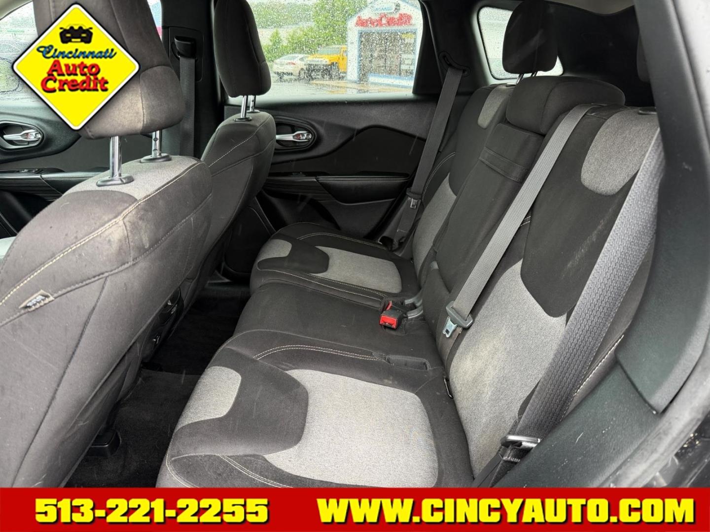 2014 Brilliant Black Crystal Pearl Coat Pxr Jeep Cherokee Latitude (1C4PJMCBXEW) with an 2.4L 2.4L I4 180hp 171ft. lbs. Sequential Multiport Fuel Injection engine, 9-Speed Shiftable Automatic transmission, located at 5489 Dixie Highway, Fairfield, OH, 45014, (513) 221-2255, 39.333084, -84.523834 - Photo#4