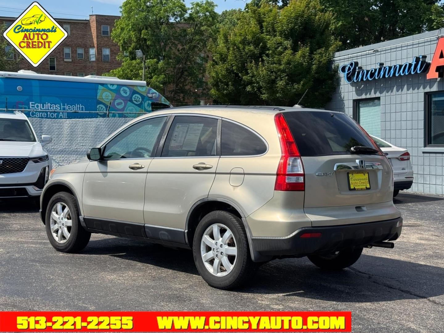 2007 Borrego Beige Metallic Be Honda CR-V EX-L (JHLRE38787C) with an 2.4L 2.4L I4 166hp 161ft. lbs. Sequential Multiport Fuel Injection engine, 5-Speed Automatic transmission, located at 2813 Gilbert Avenue, Cincinnati, OH, 45206, (513) 221-2255, 39.130219, -84.489189- Photo#2
