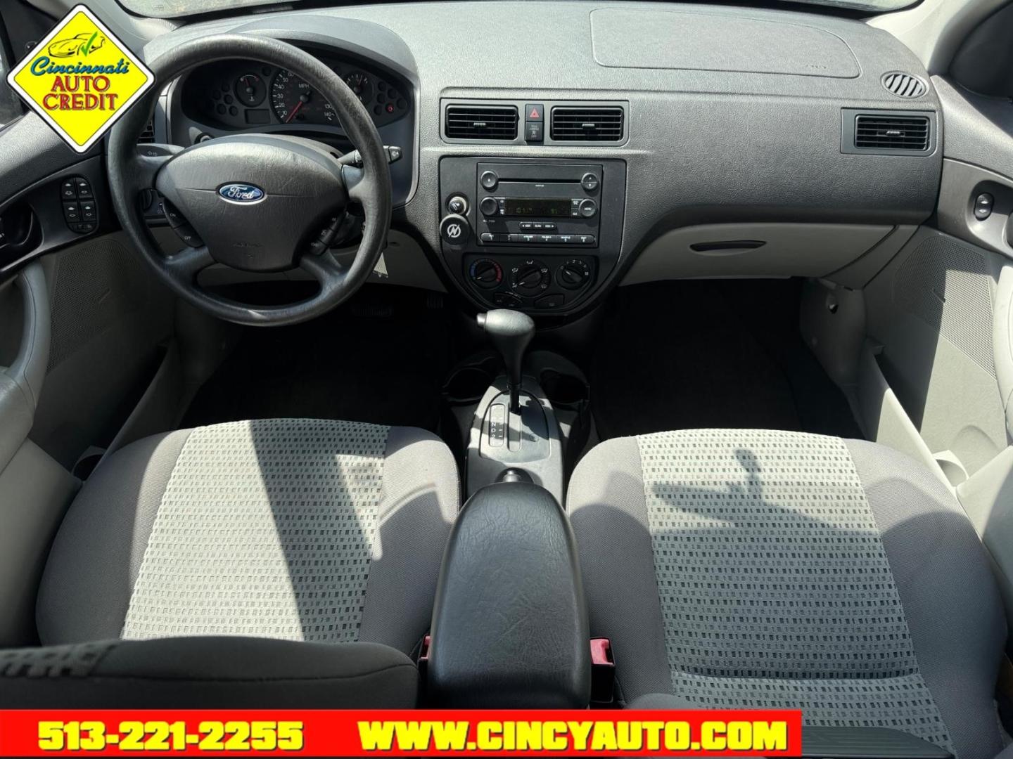2007 Liquid Grey Clearcoat Metallic Cx Ford Focus ZX4 SE (1FAFP34N57W) with an 2.0L 2.0L inline 4 double overhead camshaft 16V Fuel Injected engine, 4-Speed Automatic transmission, located at 2813 Gilbert Avenue, Cincinnati, OH, 45206, (513) 221-2255, 39.130219, -84.489189- Photo#3