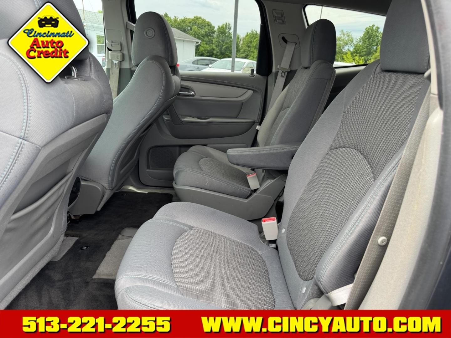 2014 Cyber Gray Metallic Chevrolet Traverse LT (1GNKRGKDXEJ) with an 3.6L V6 281hp 266ft. lbs. Direct Injection engine, 6-Speed Shiftable Automatic transmission, located at 5489 Dixie Highway, Fairfield, OH, 45014, (513) 221-2255, 39.333084, -84.523834 - Photo#4