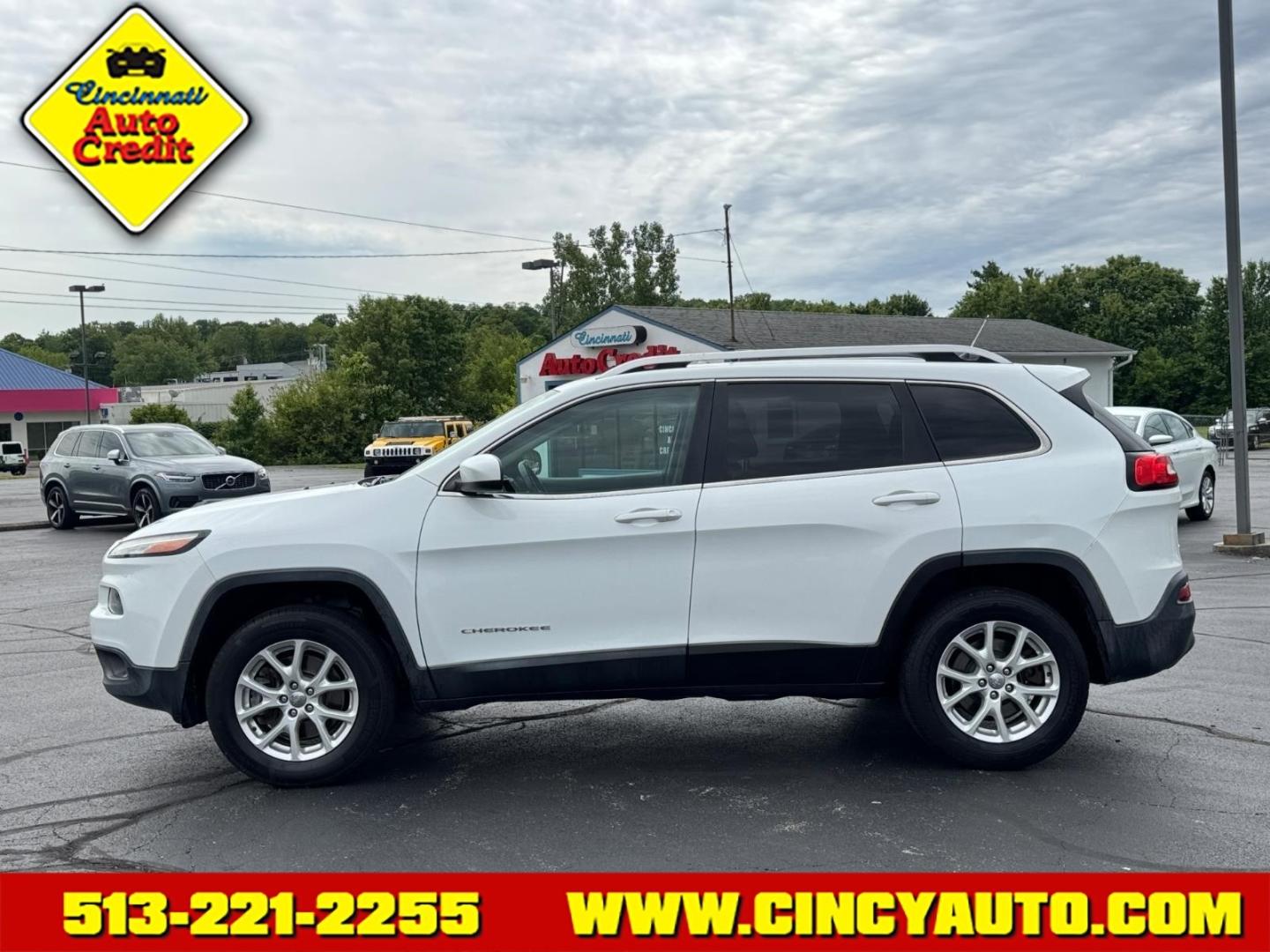 2014 Bright White Clear Coat Pw7 Jeep Cherokee Latitude (1C4PJMCS5EW) with an 3.2L 3.2L V6 271hp 239ft. lbs. Sequential Multiport Fuel Injection engine, 9-Speed Shiftable Automatic transmission, located at 5489 Dixie Highway, Fairfield, OH, 45014, (513) 221-2255, 39.333084, -84.523834 - Photo#1