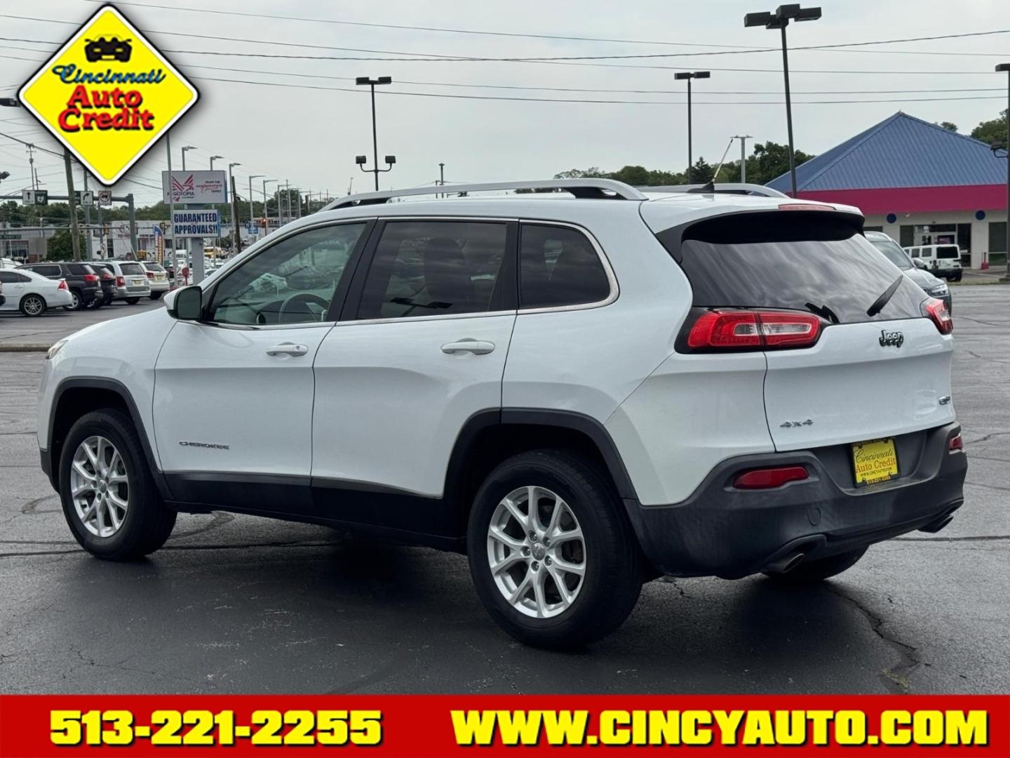 2014 Bright White Clear Coat Pw7 Jeep Cherokee Latitude (1C4PJMCS5EW) with an 3.2L 3.2L V6 271hp 239ft. lbs. Sequential Multiport Fuel Injection engine, 9-Speed Shiftable Automatic transmission, located at 5489 Dixie Highway, Fairfield, OH, 45014, (513) 221-2255, 39.333084, -84.523834 - Photo#2