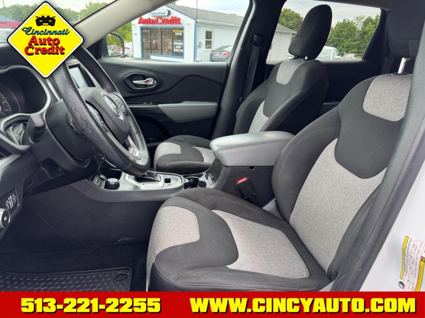 2014 Bright White Clear Coat Pw7 Jeep Cherokee Latitude (1C4PJMCS5EW) with an 3.2L 3.2L V6 271hp 239ft. lbs. Sequential Multiport Fuel Injection engine, 9-Speed Shiftable Automatic transmission, located at 5489 Dixie Highway, Fairfield, OH, 45014, (513) 221-2255, 39.333084, -84.523834 - Photo#5