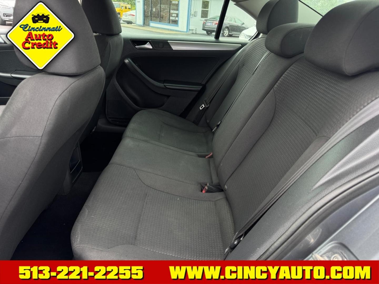 2015 Platinum Gray Metallic 2r2r Volkswagen Jetta SE (3VWD17AJ3FM) with an 1.8L 1.8L Turbo I4 170hp 184ft. lbs. PZEV Direct Injection engine, 6-Speed Shiftable Automatic transmission, located at 5489 Dixie Highway, Fairfield, OH, 45014, (513) 221-2255, 39.333084, -84.523834- Photo#4