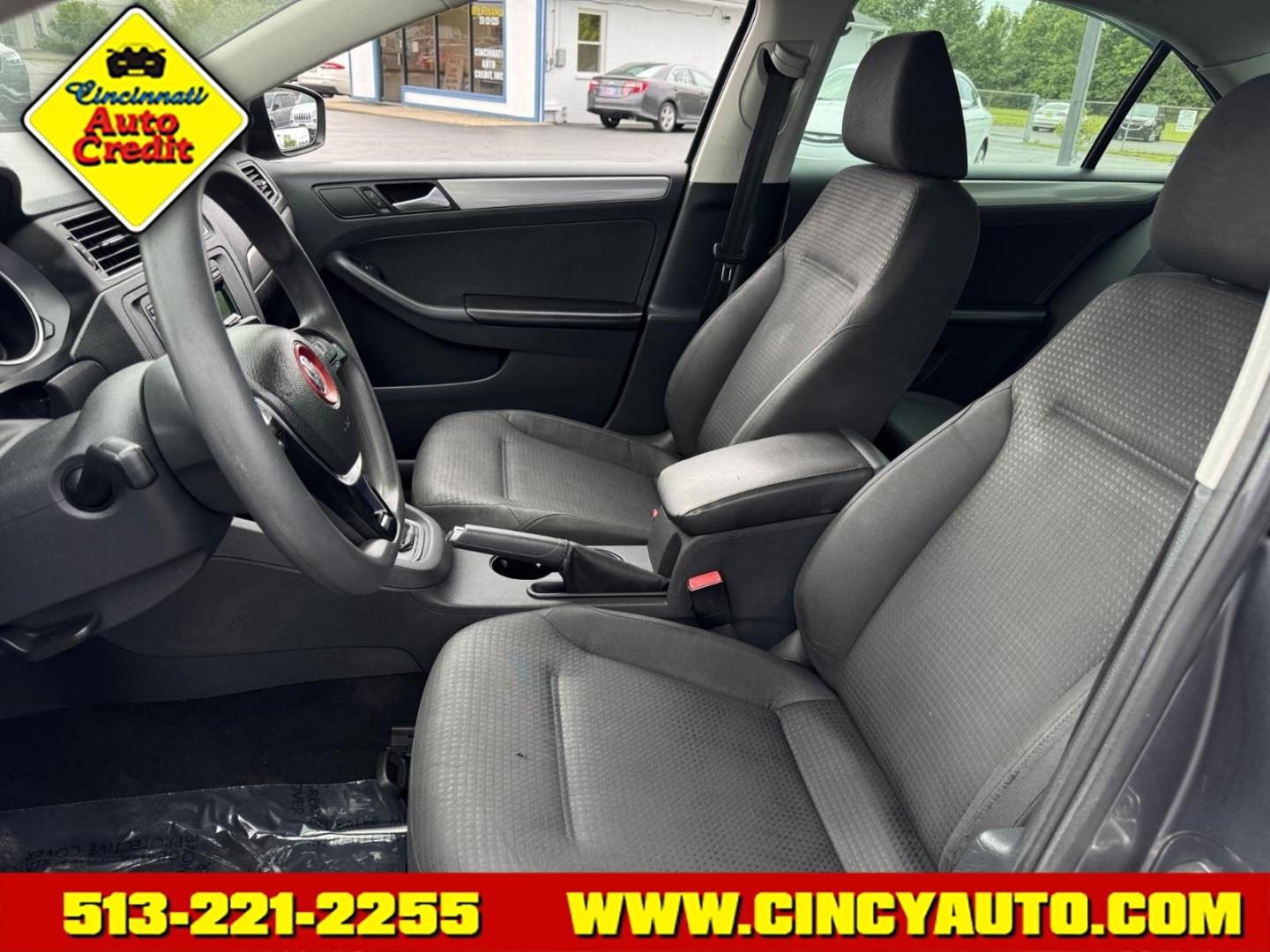 2015 Platinum Gray Metallic 2r2r Volkswagen Jetta SE (3VWD17AJ3FM) with an 1.8L 1.8L Turbo I4 170hp 184ft. lbs. PZEV Direct Injection engine, 6-Speed Shiftable Automatic transmission, located at 5489 Dixie Highway, Fairfield, OH, 45014, (513) 221-2255, 39.333084, -84.523834- Photo#5