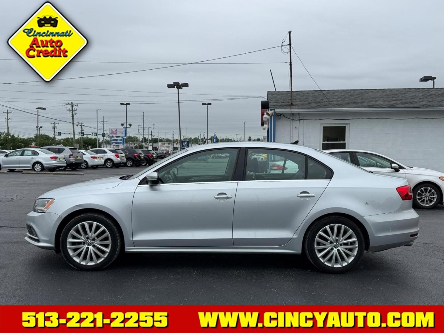 2015 Reflex Silver Metallic 8e8e Volkswagen Jetta SE (3VWD17AJ5FM) with an 1.8L 1.8L Turbo I4 170hp 184ft. lbs. PZEV Direct Injection engine, 6-Speed Shiftable Automatic transmission, located at 5489 Dixie Highway, Fairfield, OH, 45014, (513) 221-2255, 39.333084, -84.523834 - Photo#1