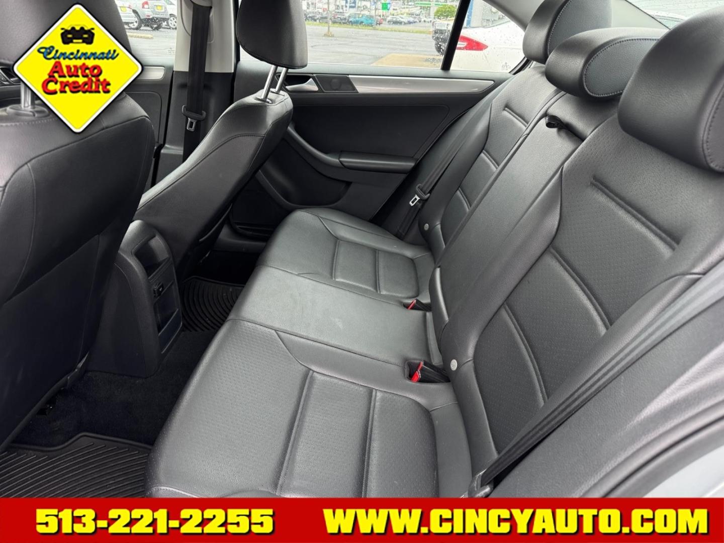 2015 Reflex Silver Metallic 8e8e Volkswagen Jetta SE (3VWD17AJ5FM) with an 1.8L 1.8L Turbo I4 170hp 184ft. lbs. PZEV Direct Injection engine, 6-Speed Shiftable Automatic transmission, located at 5489 Dixie Highway, Fairfield, OH, 45014, (513) 221-2255, 39.333084, -84.523834 - Photo#4