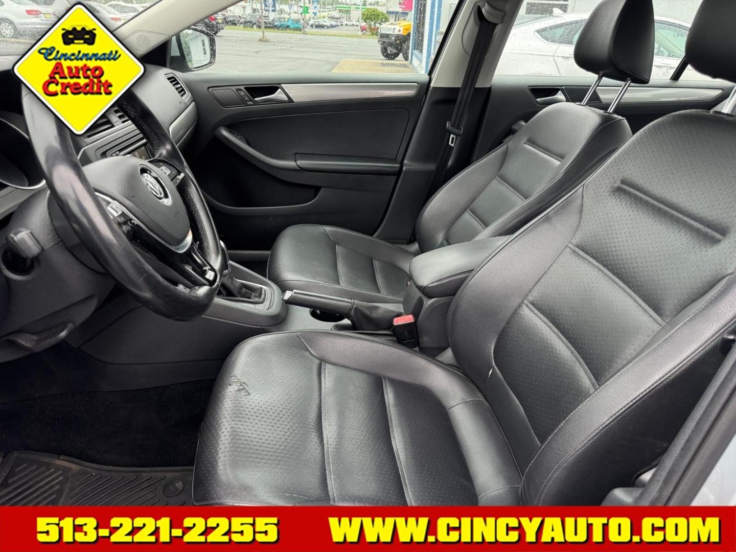 2015 Reflex Silver Metallic 8e8e Volkswagen Jetta SE (3VWD17AJ5FM) with an 1.8L 1.8L Turbo I4 170hp 184ft. lbs. PZEV Direct Injection engine, 6-Speed Shiftable Automatic transmission, located at 5489 Dixie Highway, Fairfield, OH, 45014, (513) 221-2255, 39.333084, -84.523834 - Photo#5