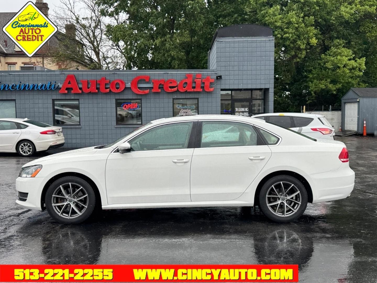 2012 Candy White B4b4 Volkswagen Passat SE PZEV (1VWBP7A39CC) with an 2.5L 2.5L I5 170hp 177ft. lbs. PZEV Sequential Multiport Fuel Injection engine, 6-Speed Shiftable Automatic transmission, located at 2813 Gilbert Avenue, Cincinnati, OH, 45206, (513) 221-2255, 39.130219, -84.489189 - Photo#1