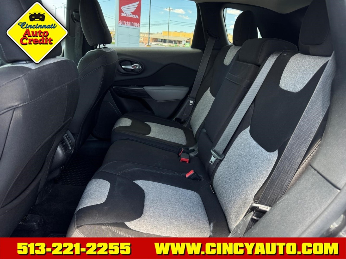 2014 Granite Crystal Metallic Clear Coat Pau Jeep Cherokee Latitude (1C4PJMCS4EW) with an 3.2L 3.2L V6 271hp 239ft. lbs. Sequential Multiport Fuel Injection engine, 9-Speed Shiftable Automatic transmission, located at 5489 Dixie Highway, Fairfield, OH, 45014, (513) 221-2255, 39.333084, -84.523834- Photo#4