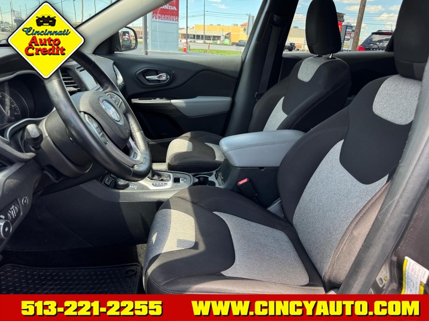 2014 Granite Crystal Metallic Clear Coat Pau Jeep Cherokee Latitude (1C4PJMCS4EW) with an 3.2L 3.2L V6 271hp 239ft. lbs. Sequential Multiport Fuel Injection engine, 9-Speed Shiftable Automatic transmission, located at 5489 Dixie Highway, Fairfield, OH, 45014, (513) 221-2255, 39.333084, -84.523834- Photo#5