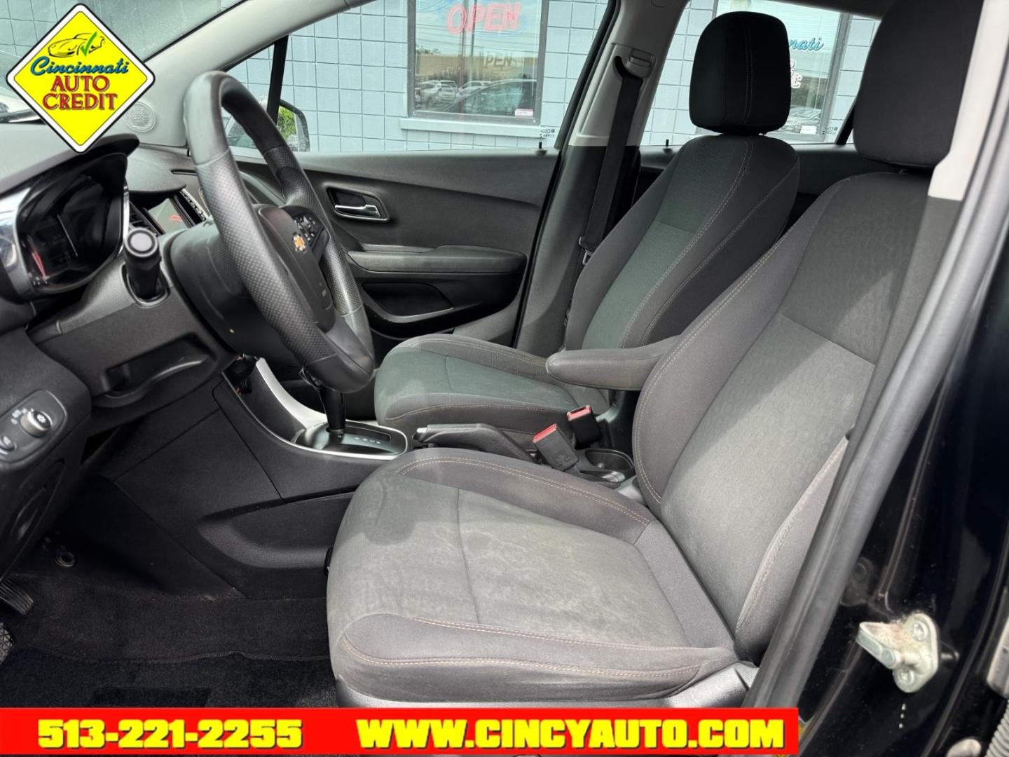 2018 Mosaic Black Metallic Gb8 Chevrolet Trax LS (3GNCJKSB4JL) with an 1.4L Ecotec 1.4L Turbo I4 138hp 148ft. lbs. Sequential Multiport Fuel Injection engine, 6-Speed Shiftable Automatic transmission, located at 2813 Gilbert Avenue, Cincinnati, OH, 45206, (513) 221-2255, 39.130219, -84.489189- Photo#5