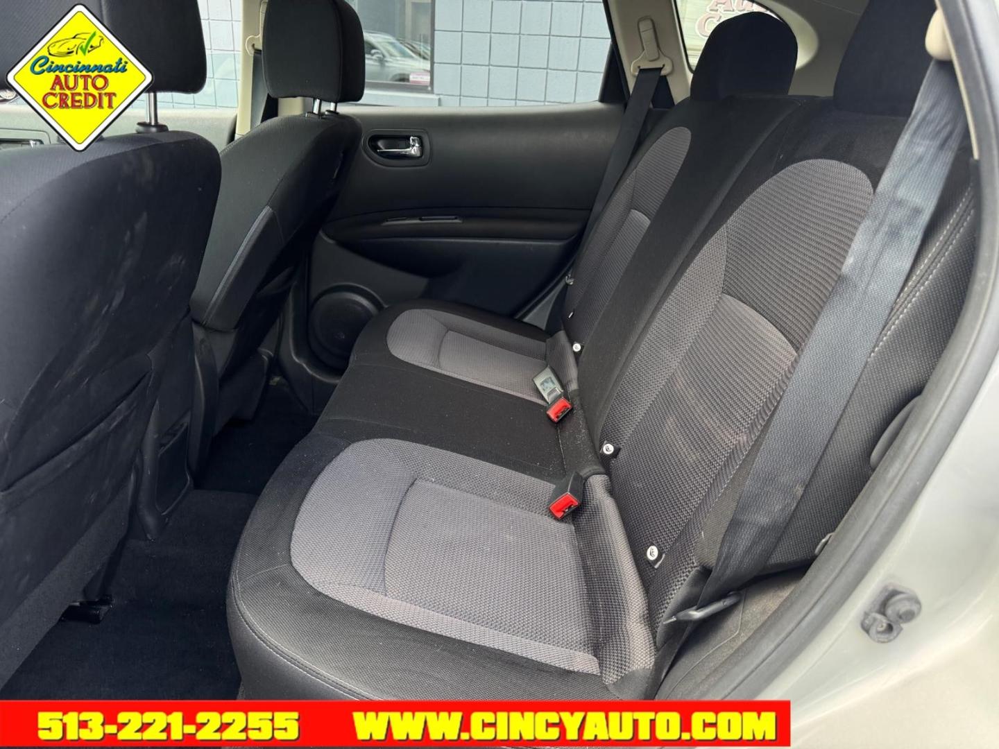 2012 Brilliant Silver K23 Nissan Rogue SV (JN8AS5MVXCW) with an 2.5L 2.5L I4 170hp 175ft. lbs. Sequential Multiport Fuel Injection engine, CVT transmission, located at 2813 Gilbert Avenue, Cincinnati, OH, 45206, (513) 221-2255, 39.130219, -84.489189- Photo#4