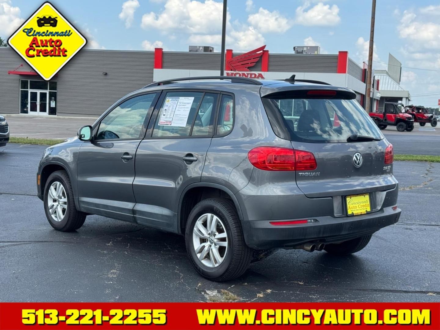 2015 Pepper Gray Metallic U5u5 Volkswagen Tiguan SE 4Motion (WVGBV7AX9FW) with an 2.0L 2.0L Turbo I4 200hp 207ft. lbs. Direct Injection engine, 6-speed Automatic with Tiptronic transmission, located at 5489 Dixie Highway, Fairfield, OH, 45014, (513) 221-2255, 39.333084, -84.523834- Photo#2